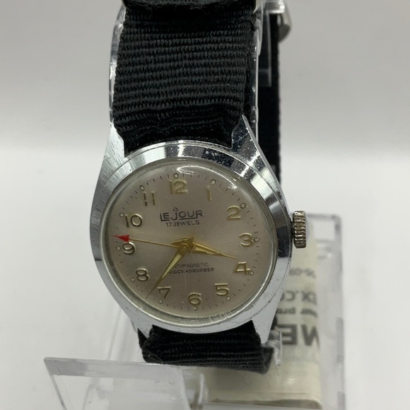 Vintage Midsize Mechanical Le Jour Watch 30 MM RUNS - Picture 5 of 5